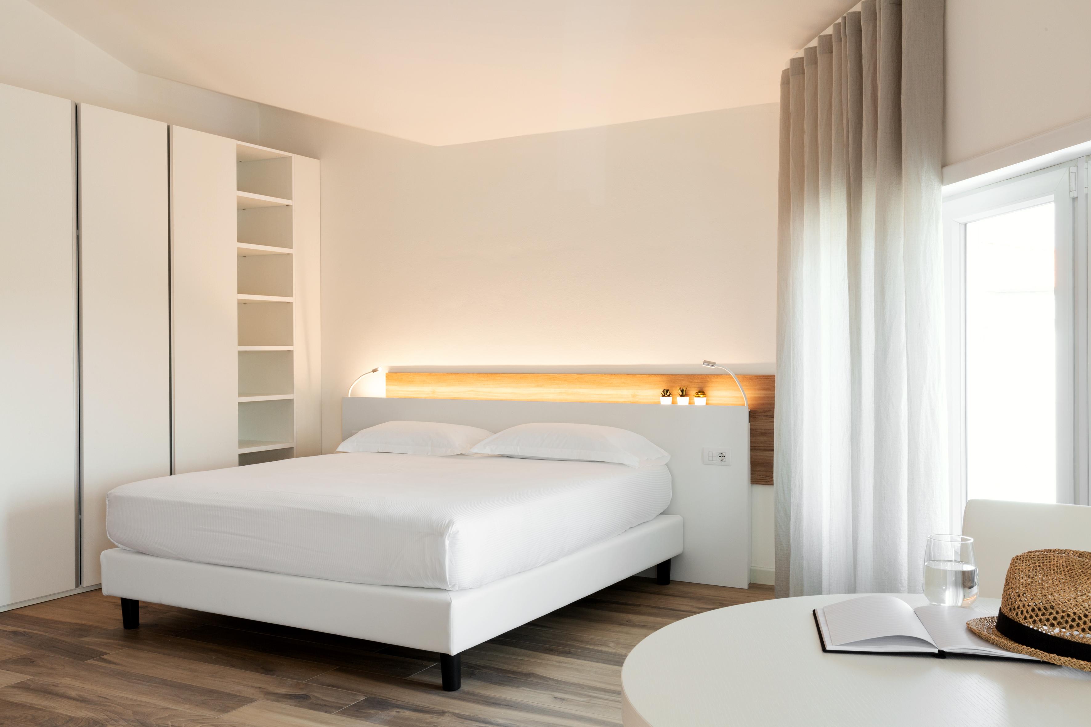 Toscana Charme Resort Tirrenia Exteriör bild A room at the hotel