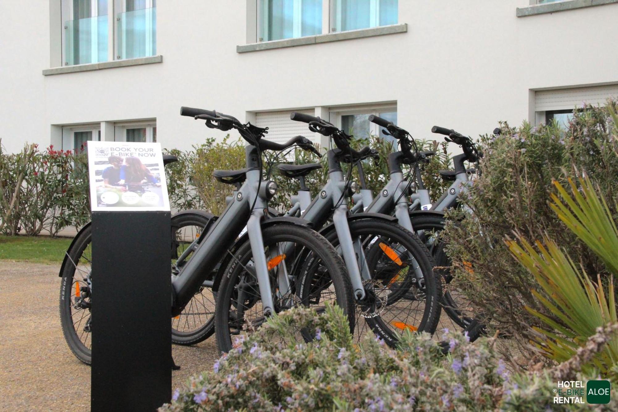 Toscana Charme Resort Tirrenia Exteriör bild Electric bicycles for rent at the airport