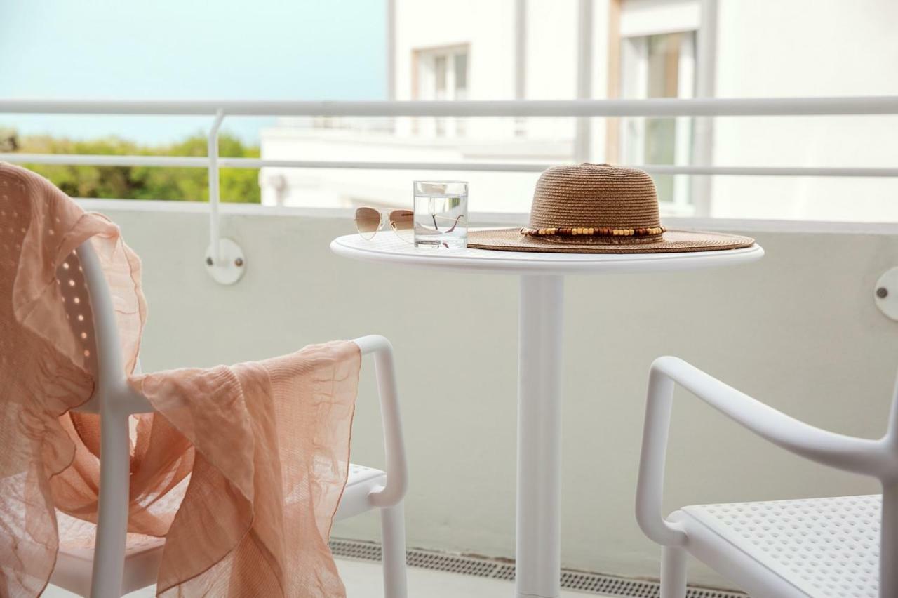 Toscana Charme Resort Tirrenia Exteriör bild A balcony
