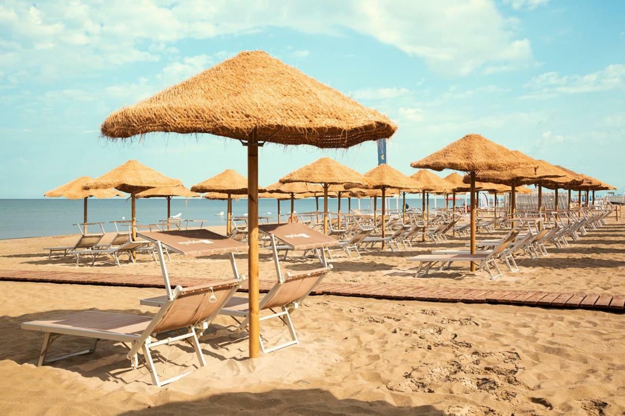 Toscana Charme Resort Tirrenia Exteriör bild Beach in Calpe